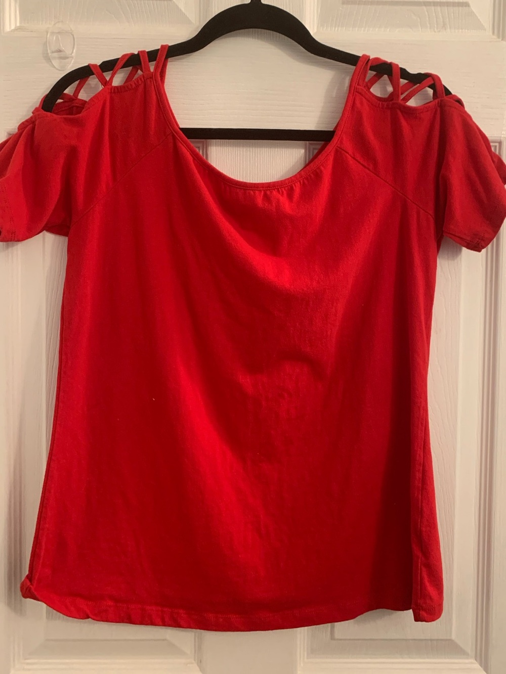 Ambiance Red Cold-Shoulder Strappy Short Sleeve Top. Size medium petite.